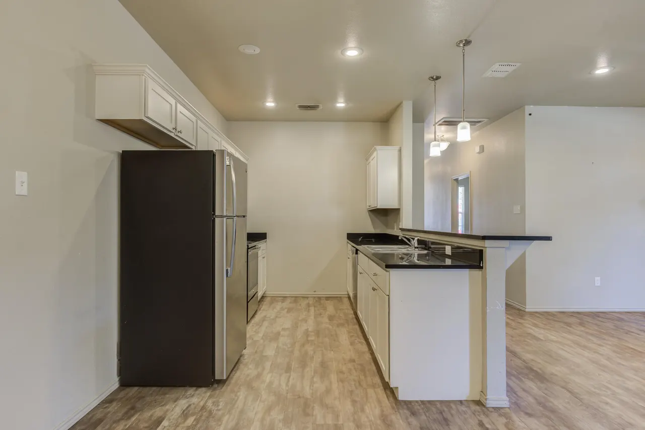 Photo 8 — 2142 10th Street, Lubbock, TX 79401