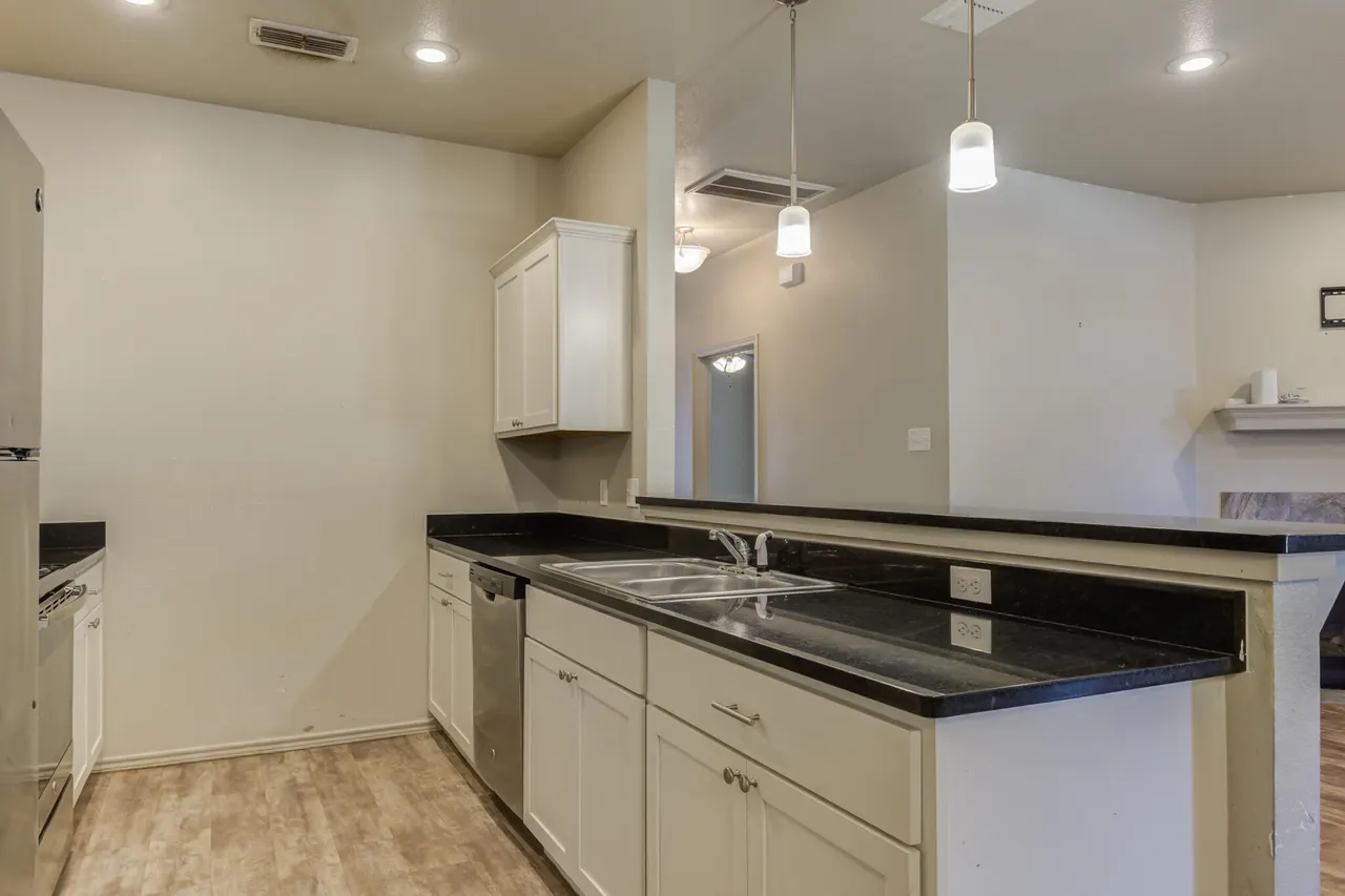 Photo 3 — 2142 10th Street, Lubbock, TX 79401