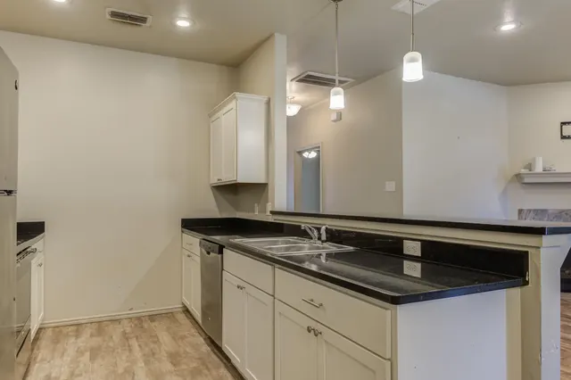Photo 3 — 2142 10th Street, Lubbock, TX 79401