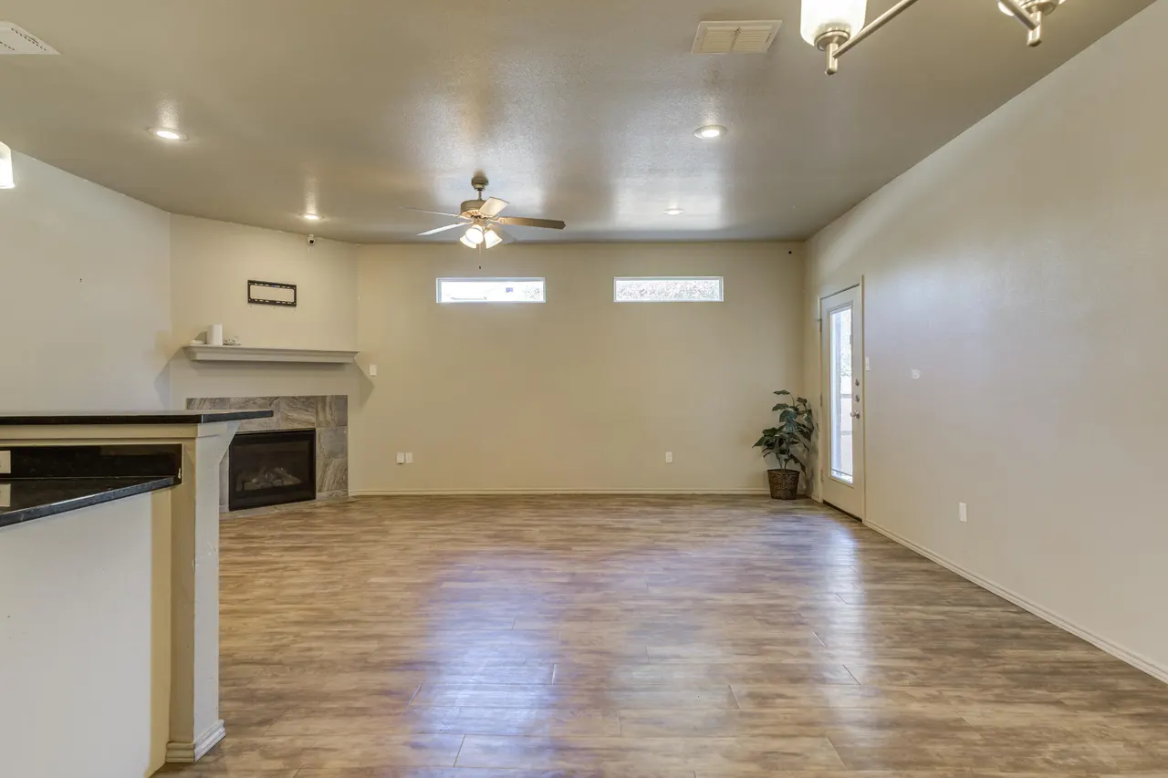 Photo 11 — 2142 10th Street, Lubbock, TX 79401