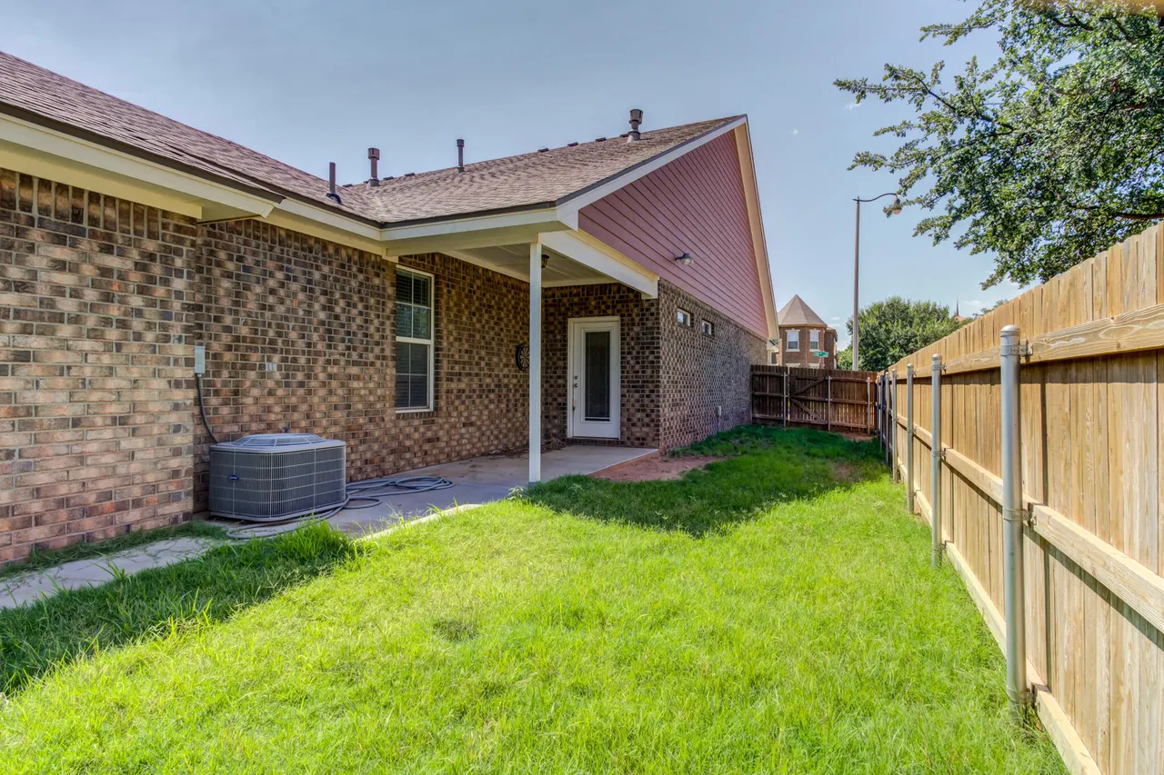 Photo 17 — 2142 10th Street, Lubbock, TX 79401