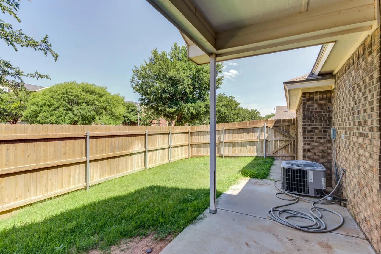 Photo 18 — 2142 10th Street, Lubbock, TX 79401
