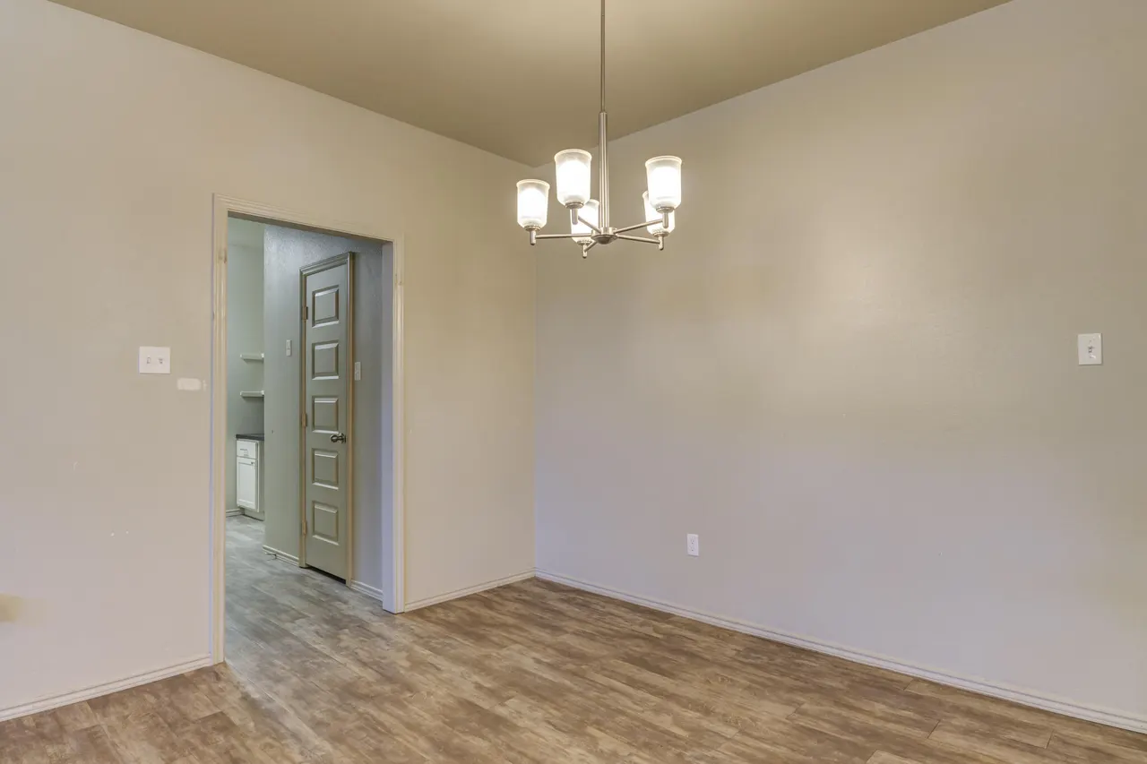 Photo 4 — 2142 10th Street, Lubbock, TX 79401