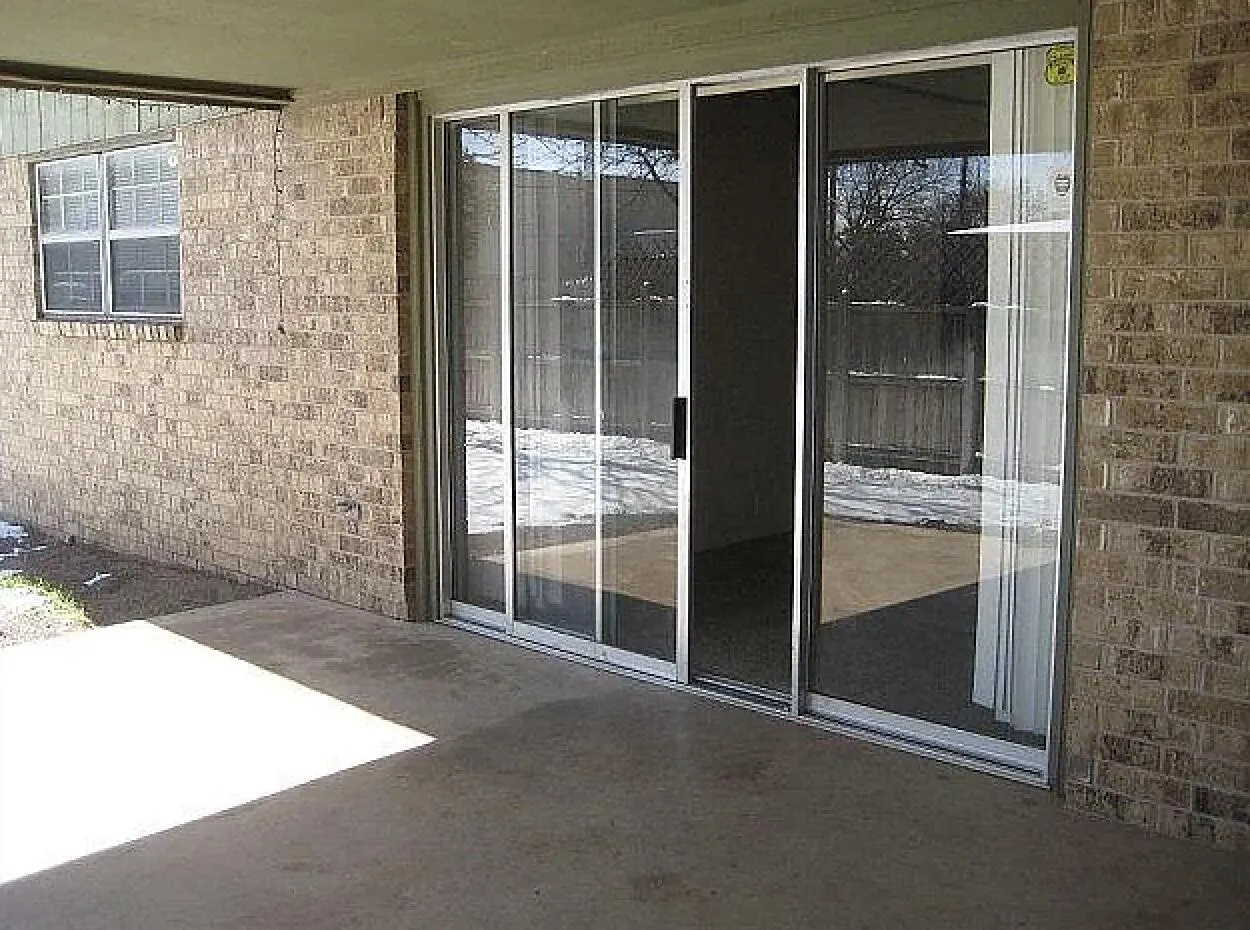 Photo 4 — 2303 33rd Street, Lubbock, TX 79411