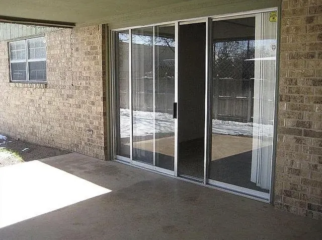Photo 4 — 2303 33rd Street, Lubbock, TX 79411