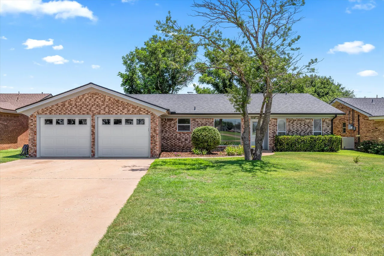Front exterior — 105 San Jacinto Avenue, Levelland, TX 79336