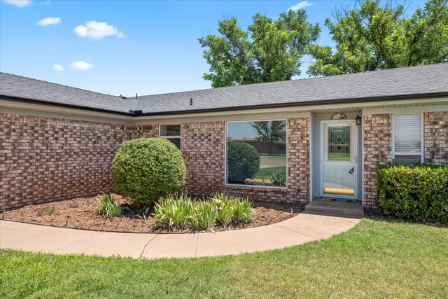 Photo 2 — 105 San Jacinto Avenue, Levelland, TX 79336