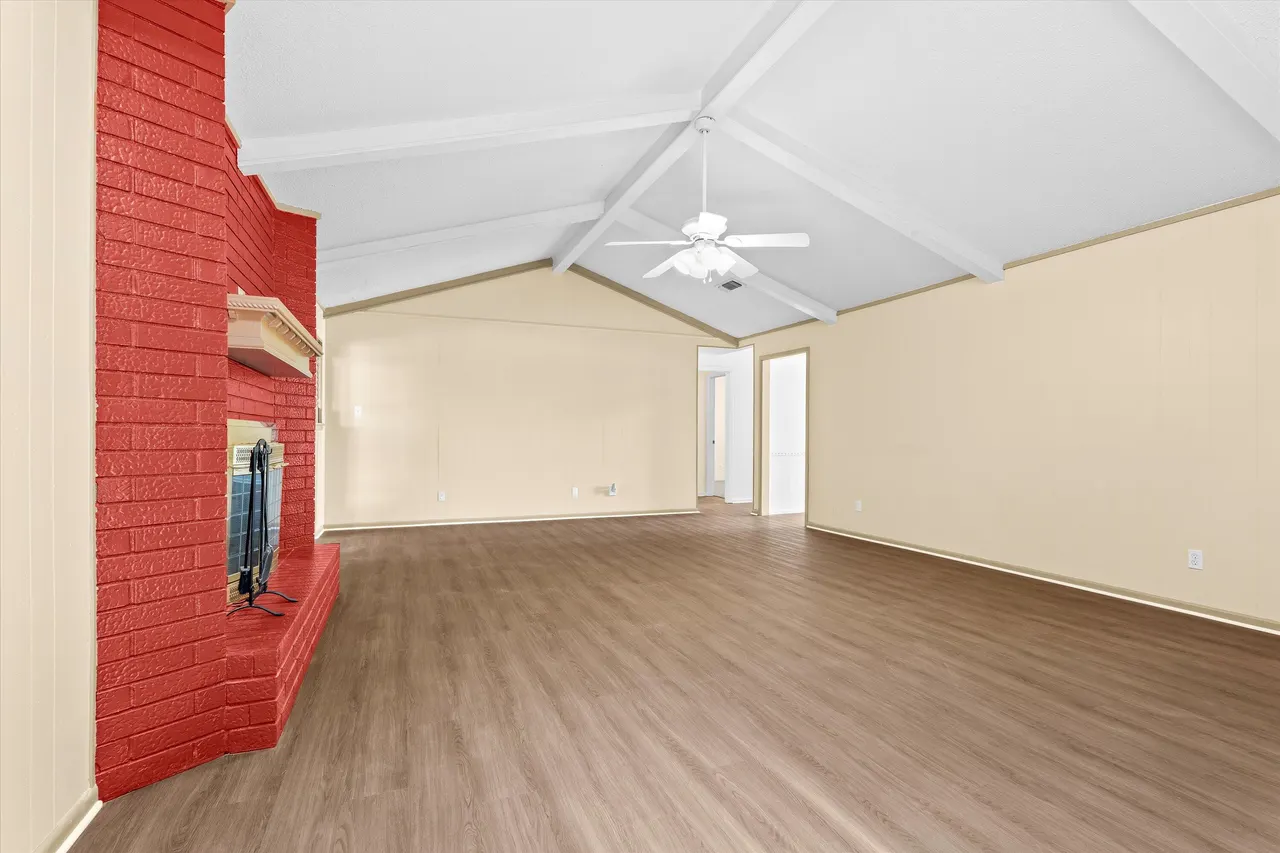 Photo 5 — 105 San Jacinto Avenue, Levelland, TX 79336