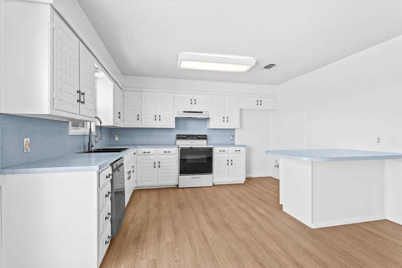 Photo 8 — 105 San Jacinto Avenue, Levelland, TX 79336