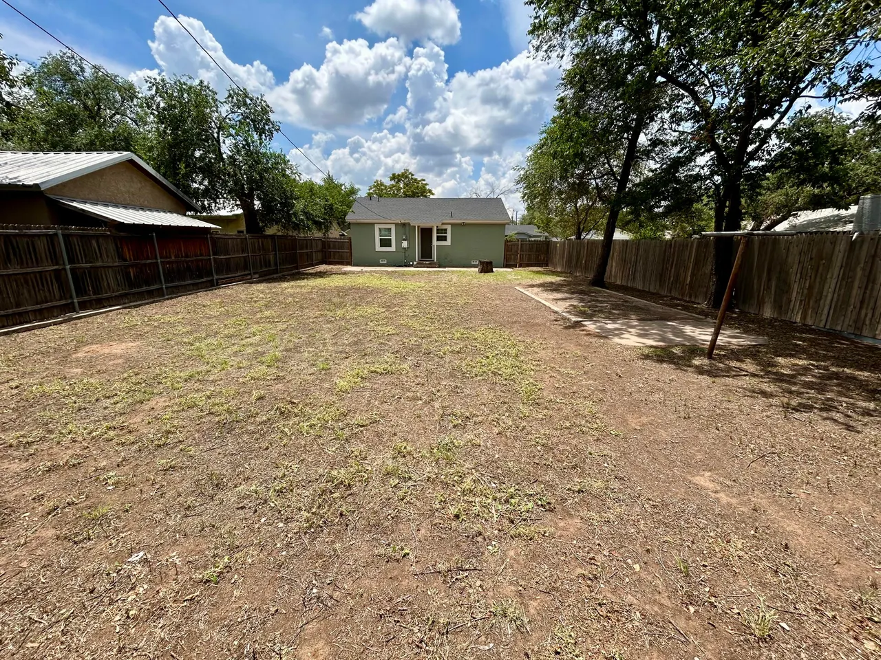Photo 5 — 2214 25th Street, Lubbock, TX 79411