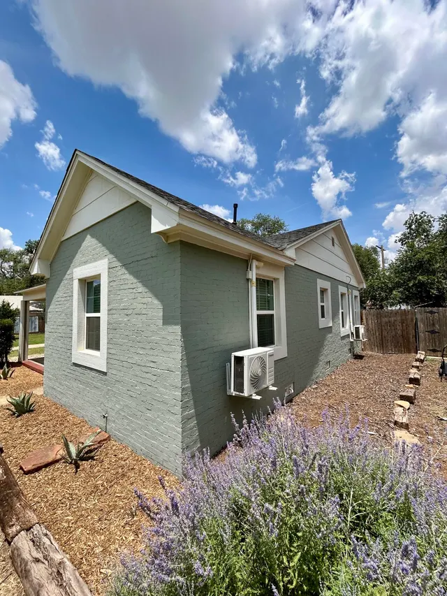 Photo 4 — 2214 25th Street, Lubbock, TX 79411