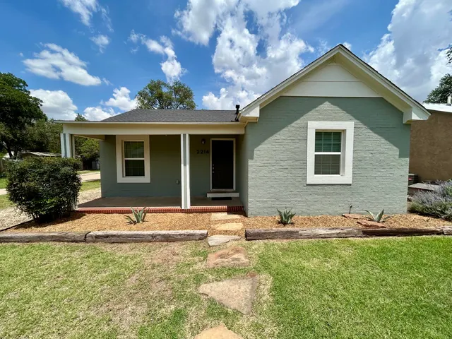 Photo 2 — 2214 25th Street, Lubbock, TX 79411