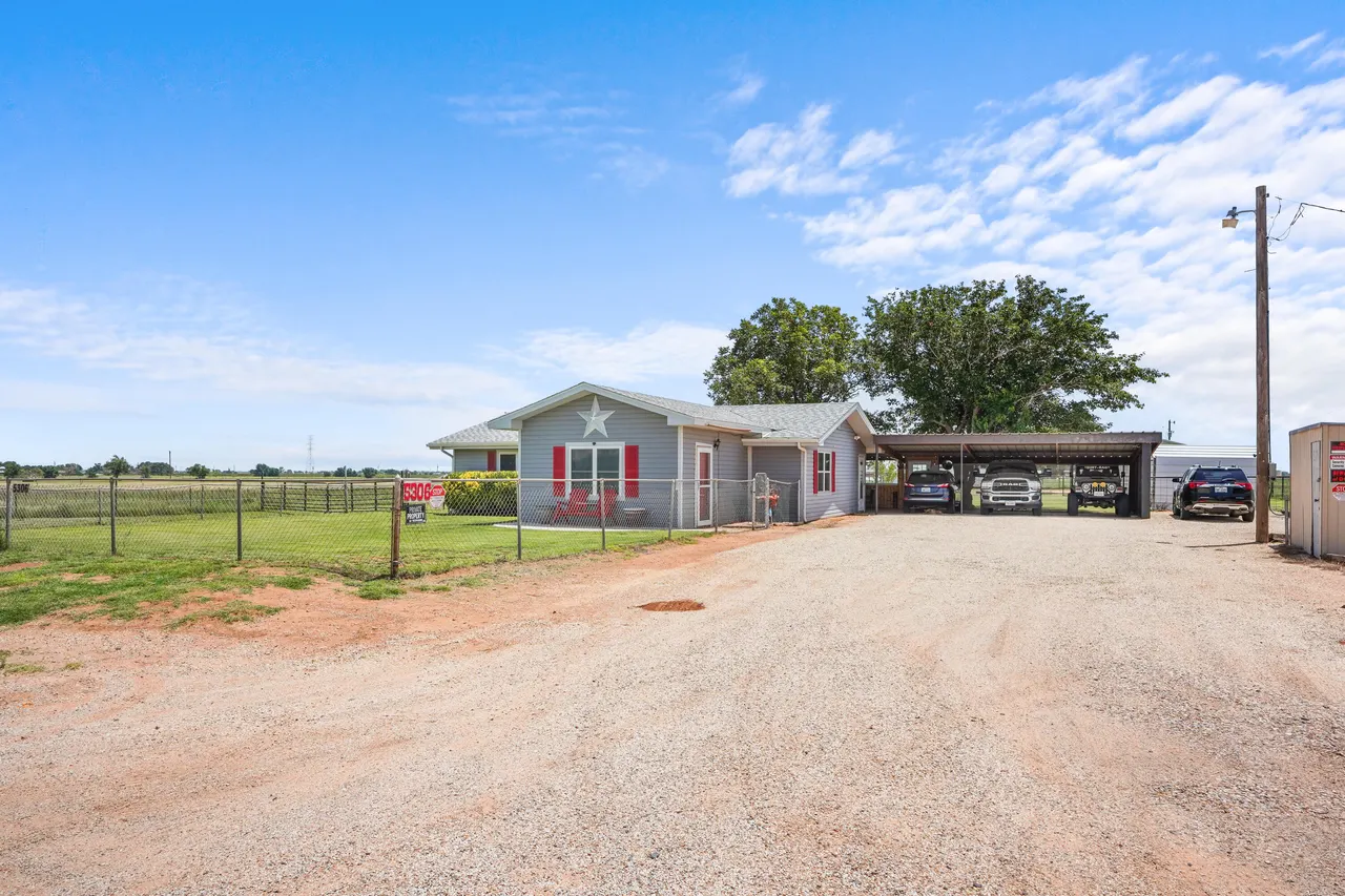 Photo 2 — 5306 E Erskine Street, Lubbock, TX 79403