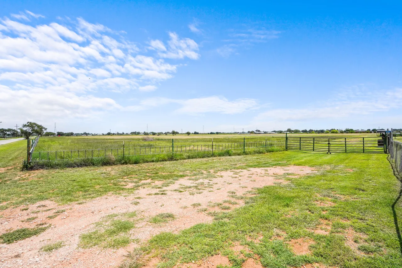 Photo 23 — 5306 E Erskine Street, Lubbock, TX 79403