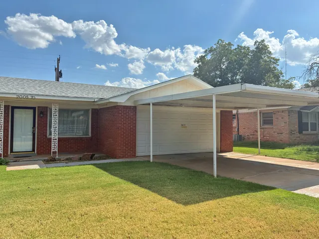 Photo 4 — 2005 70th Street, Lubbock, TX 79412
