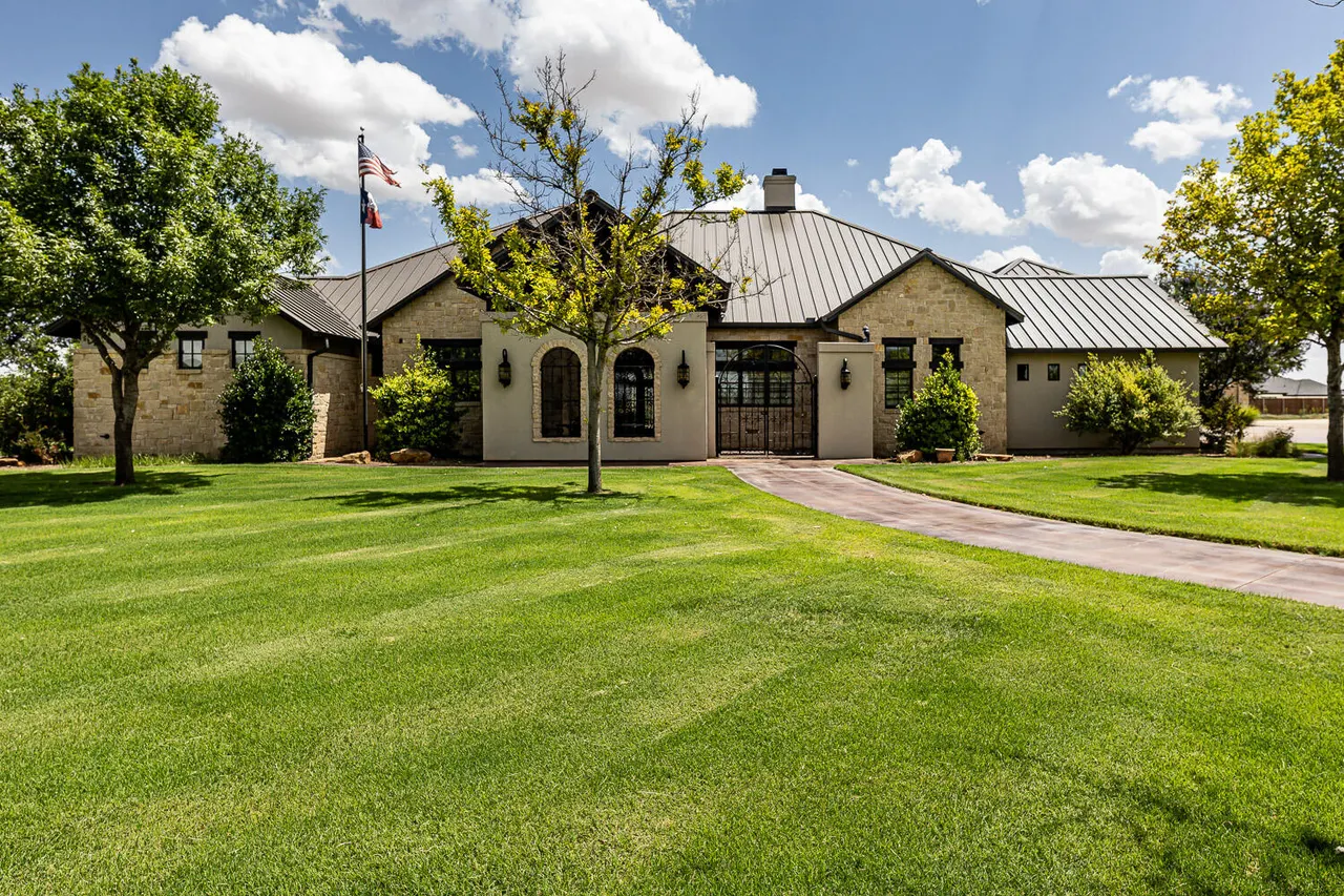 Front exterior — 8117 County Rd 6220, Shallowater, TX 79363