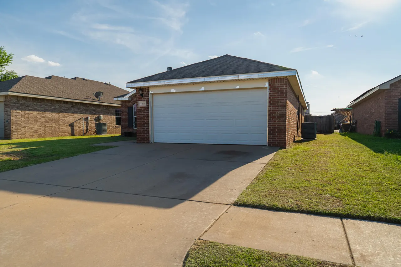Photo 3 — 605 N Spruce Avenue, Lubbock, TX 79403