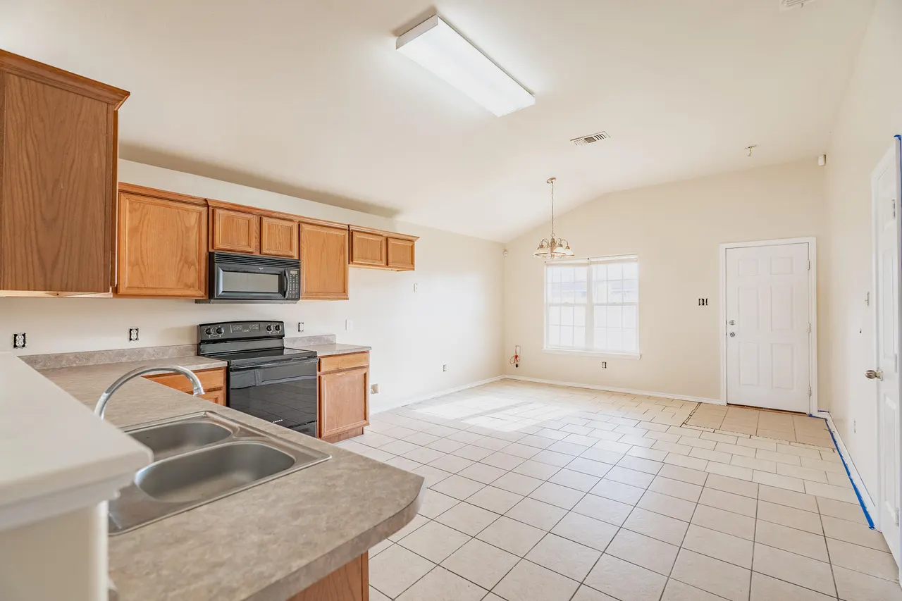 Photo 9 — 605 N Spruce Avenue, Lubbock, TX 79403