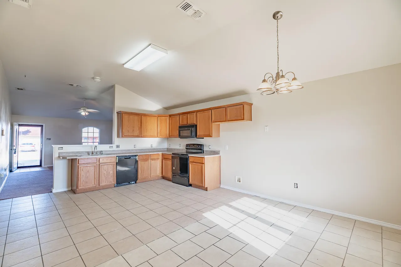 Photo 10 — 605 N Spruce Avenue, Lubbock, TX 79403