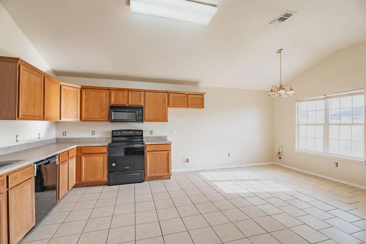 Photo 12 — 605 N Spruce Avenue, Lubbock, TX 79403