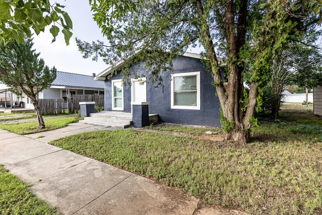 Photo 2 — 255 W Panhandle Street, Slaton, TX 79364