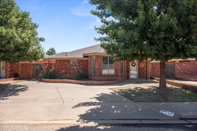Photo 3 — 317 Flint Avenue, Levelland, TX 79336