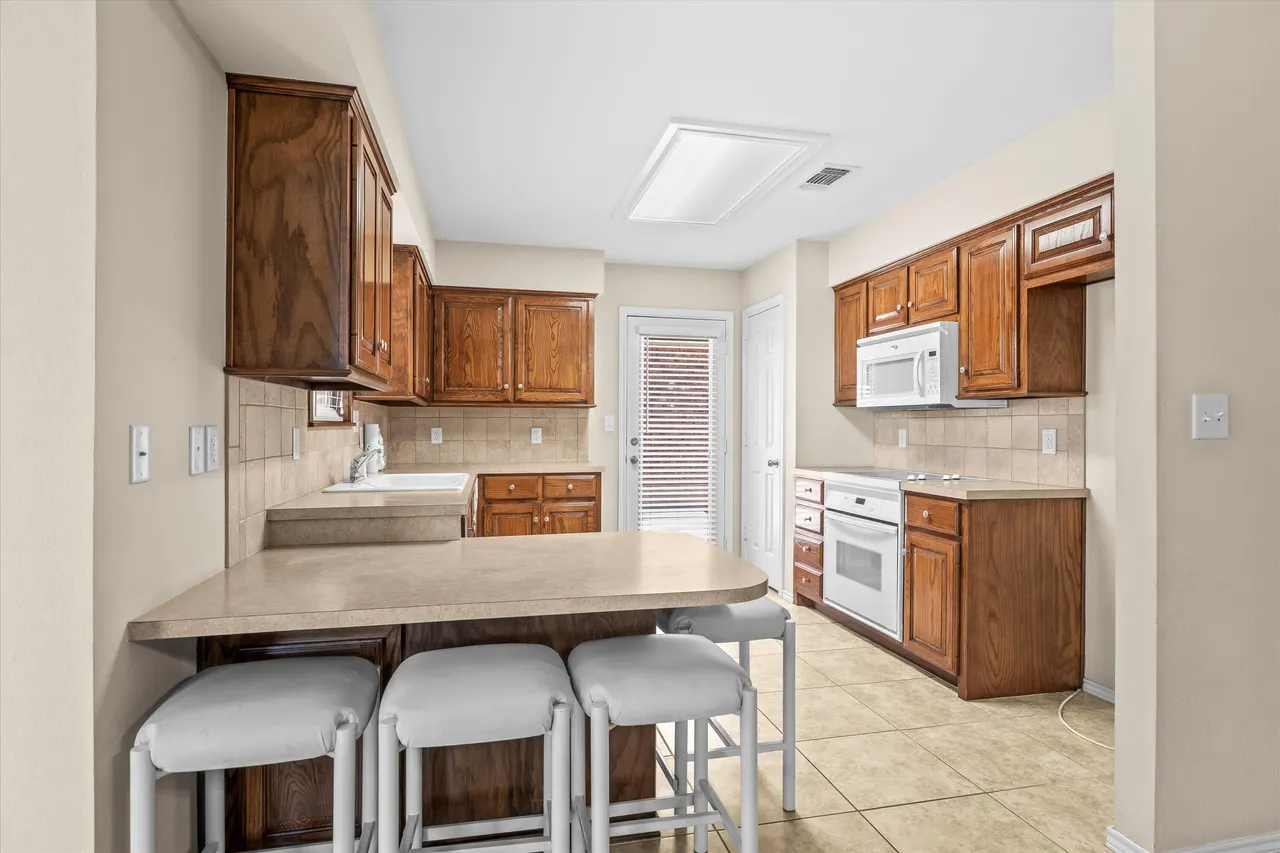 Photo 5 — 317 Flint Avenue, Levelland, TX 79336