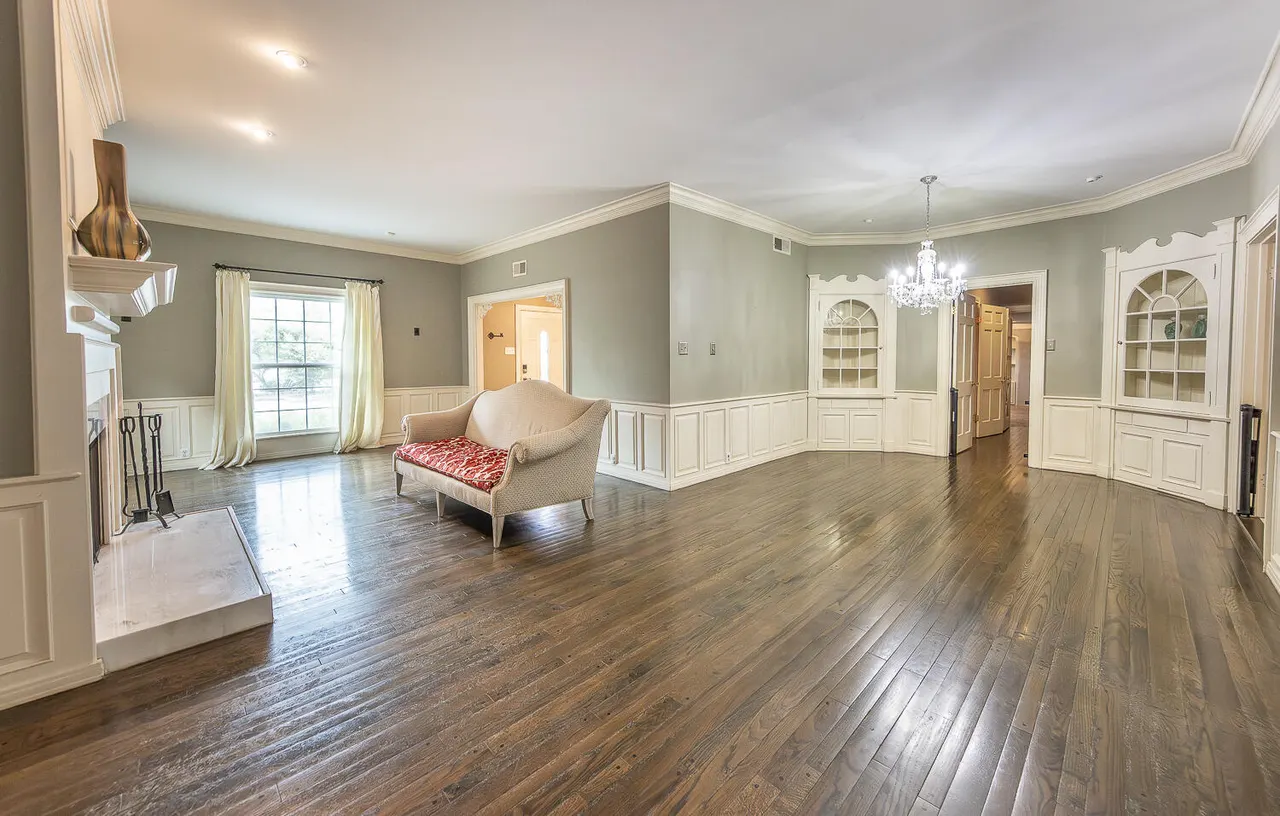 Photo 5 — 5104 19th Street, Lubbock, TX 79407