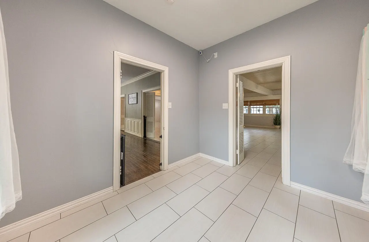 Photo 9 — 5104 19th Street, Lubbock, TX 79407