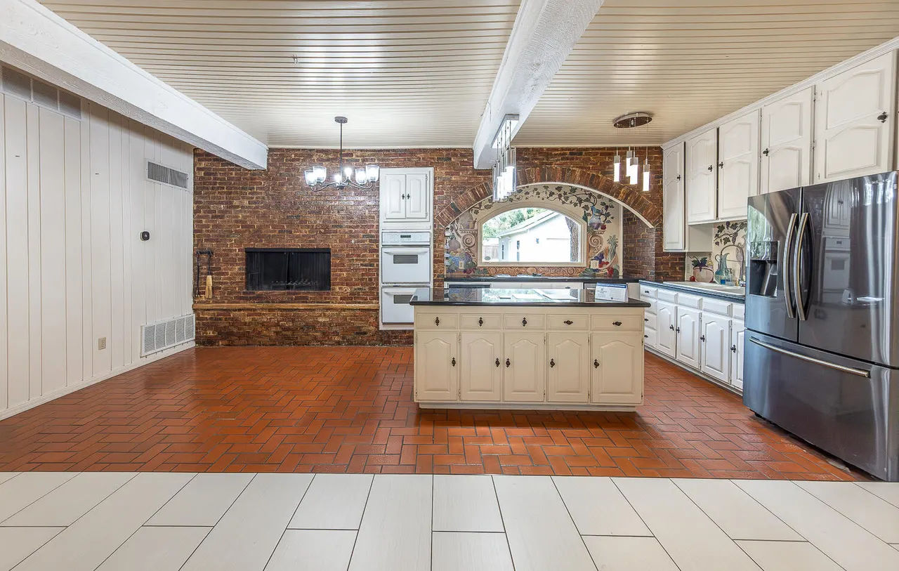 Photo 14 — 5104 19th Street, Lubbock, TX 79407