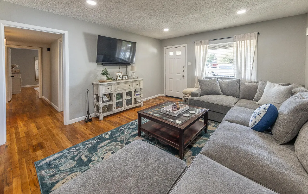 Photo 4 — 4206 42nd Street, Lubbock, TX 79413