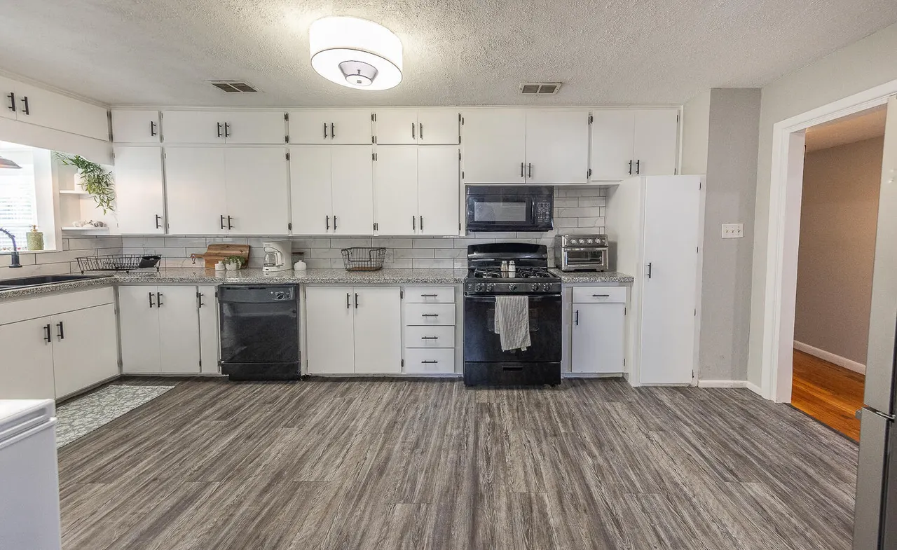 Photo 3 — 4206 42nd Street, Lubbock, TX 79413