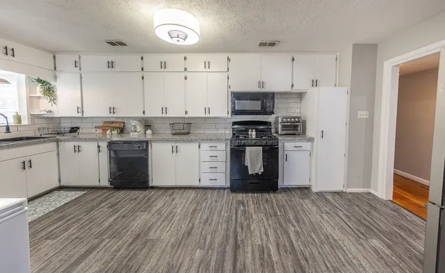 Photo 3 — 4206 42nd Street, Lubbock, TX 79413