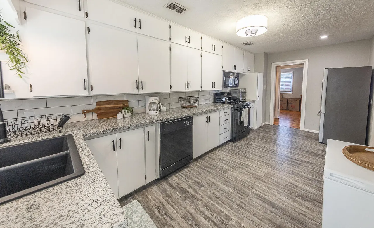 Photo 8 — 4206 42nd Street, Lubbock, TX 79413