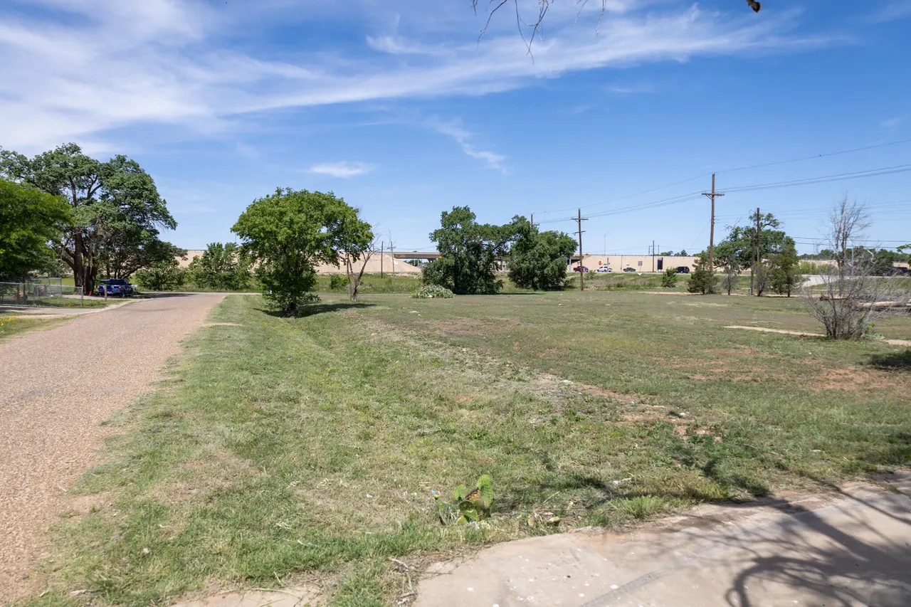 Photo 3 — 305 E Quinn Street, Lubbock, TX 79403