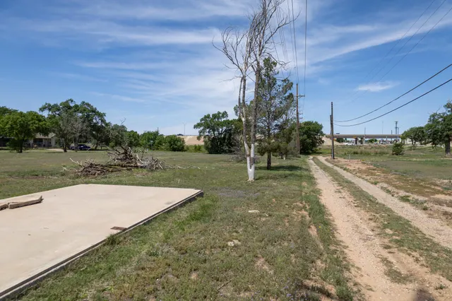Photo 7 — 305 E Quinn Street, Lubbock, TX 79403