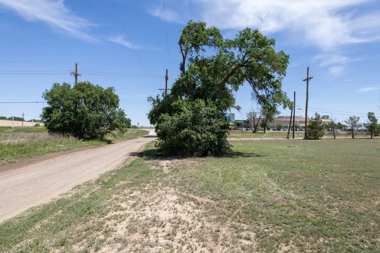 Photo 12 — 305 E Quinn Street, Lubbock, TX 79403