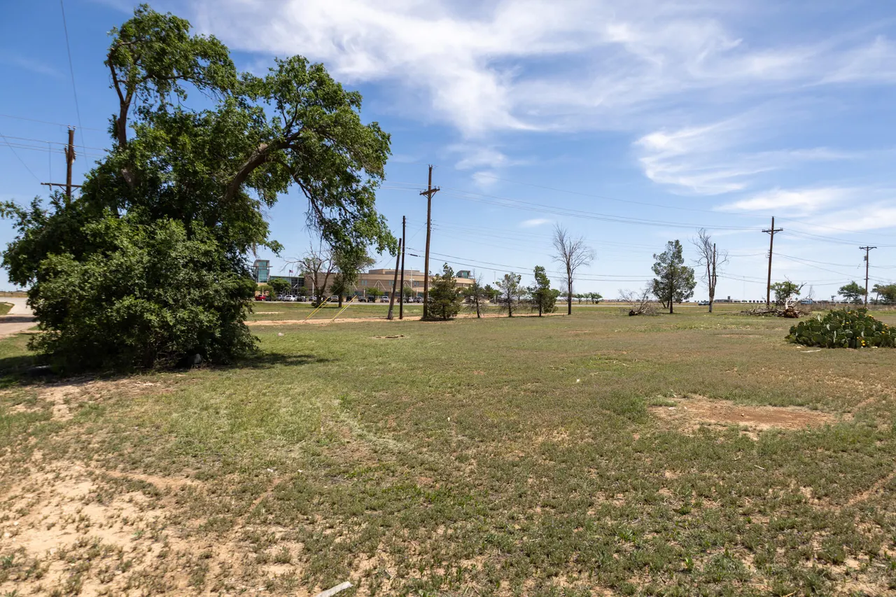 Photo 13 — 305 E Quinn Street, Lubbock, TX 79403