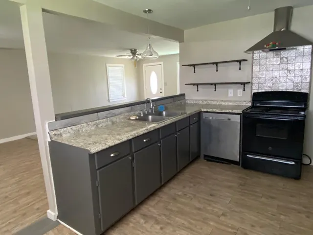 Photo 3 — 207 E 5th Street, Sundown, TX 79372
