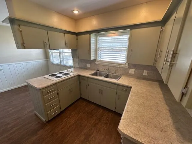 Photo 4 — 2507 52nd Street, Lubbock, TX 79413