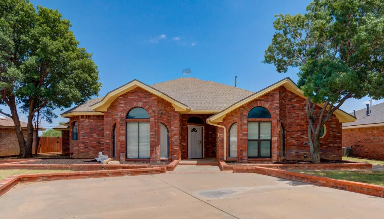 Photo 2 — 2037 Buffalo Drive, Levelland, TX 79336