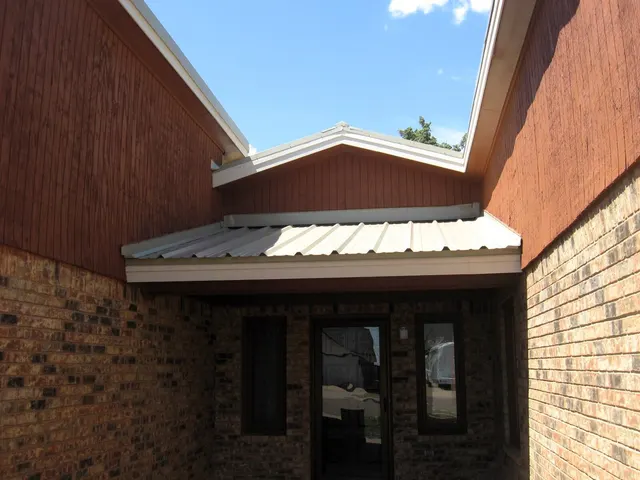 Photo 3 — 311 Douglas Street, Levelland, TX 79336