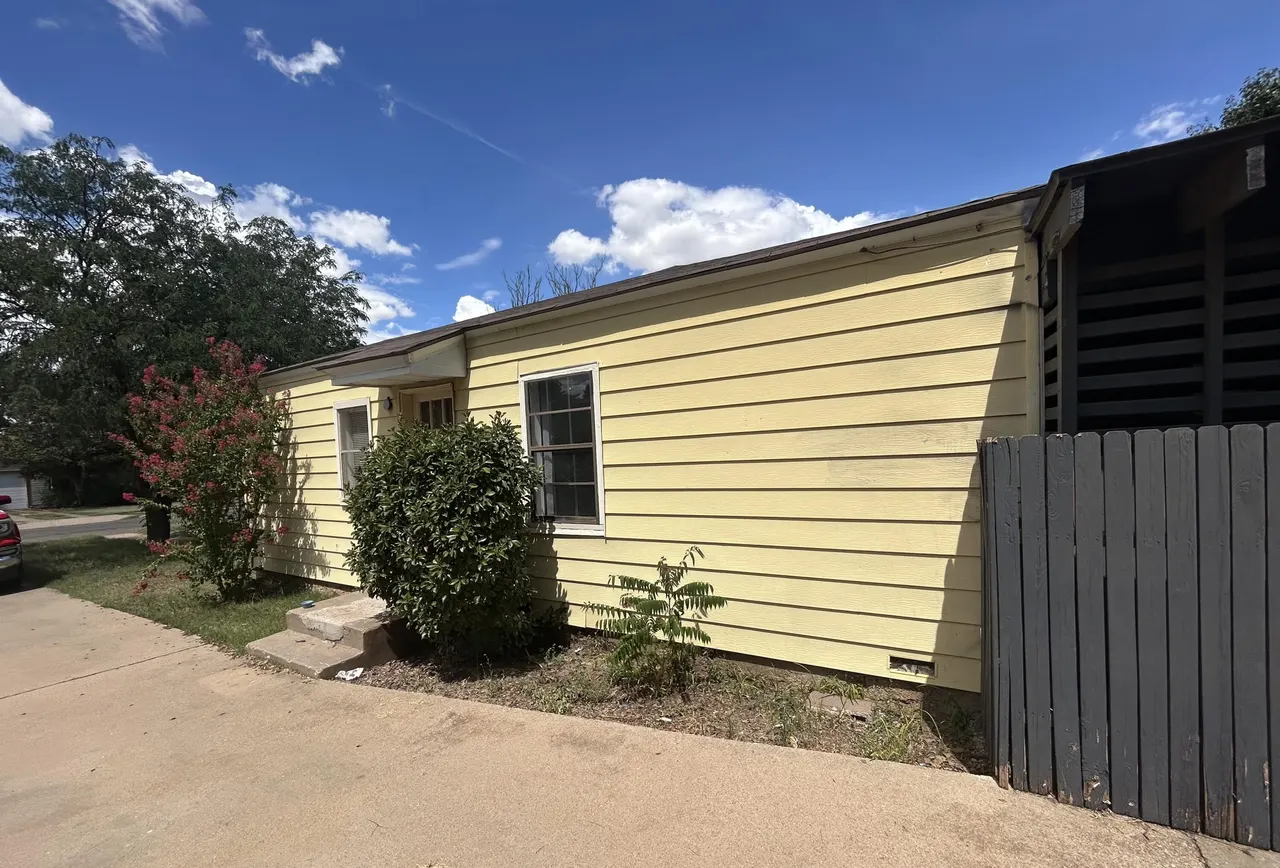 Photo 14 — 2417 32nd Street, Lubbock, TX 79411