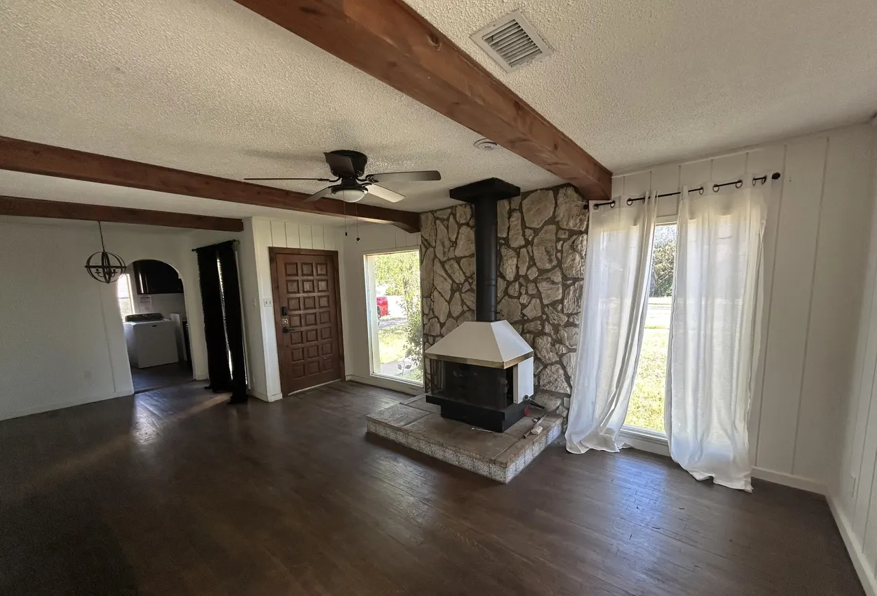 Photo 4 — 2417 32nd Street, Lubbock, TX 79411