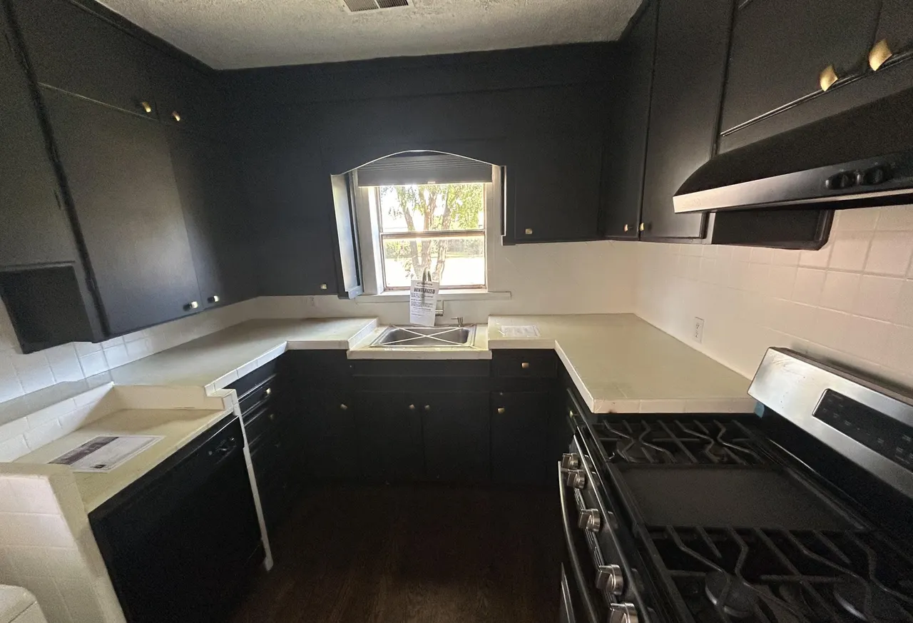 Photo 6 — 2417 32nd Street, Lubbock, TX 79411