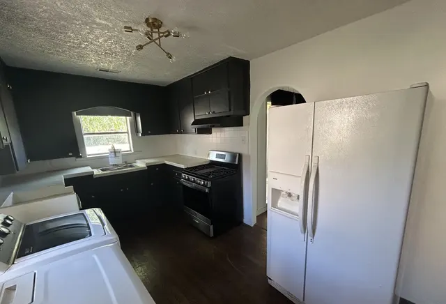 Photo 8 — 2417 32nd Street, Lubbock, TX 79411