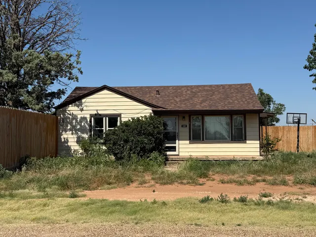 Front exterior — 1102 Avenue B, Plains, TX 79355
