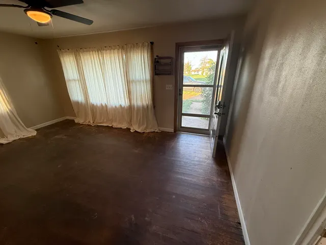 Photo 8 — 1102 Avenue B, Plains, TX 79355