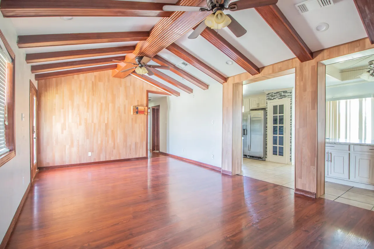 Photo 7 — 225 W Birch Avenue, Muleshoe, TX 79347