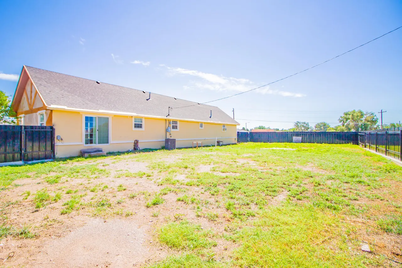 Photo 21 — 225 W Birch Avenue, Muleshoe, TX 79347